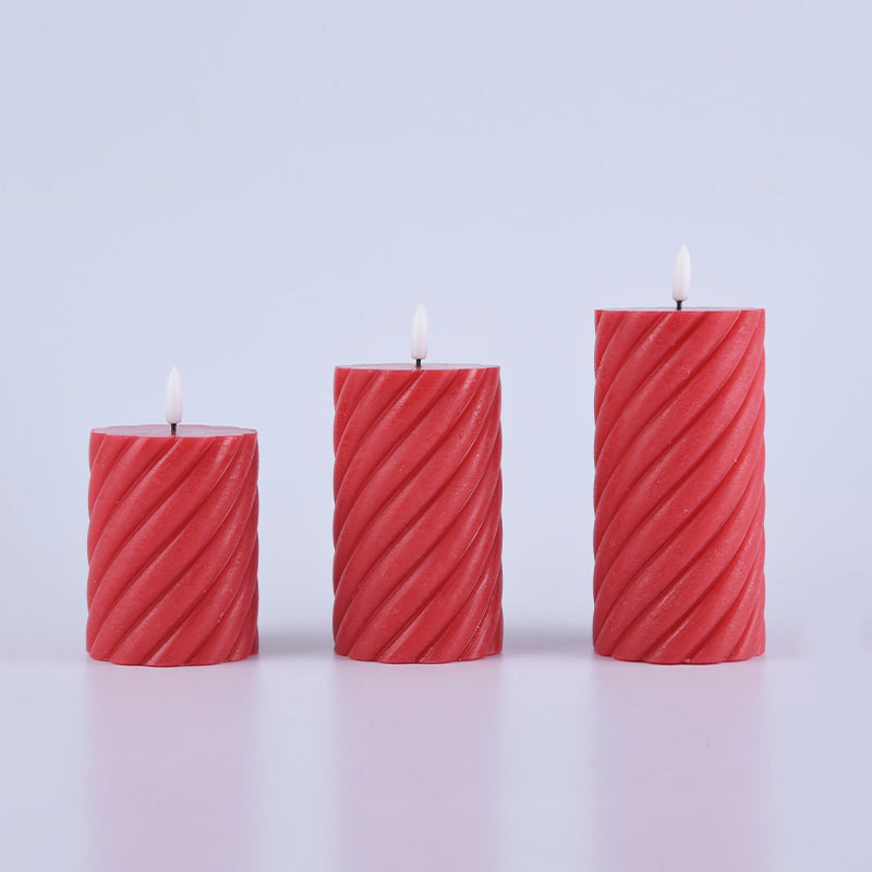 Paquet de 3 bougies piliers sans flamme en spirale rouge