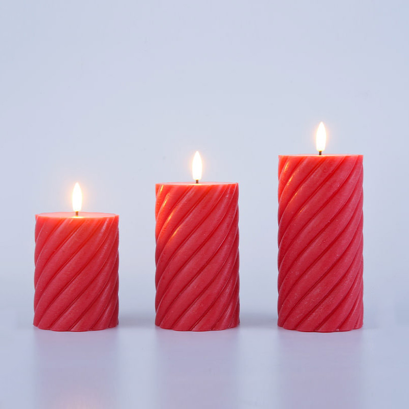 Paquet de 3 bougies piliers sans flamme en spirale rouge